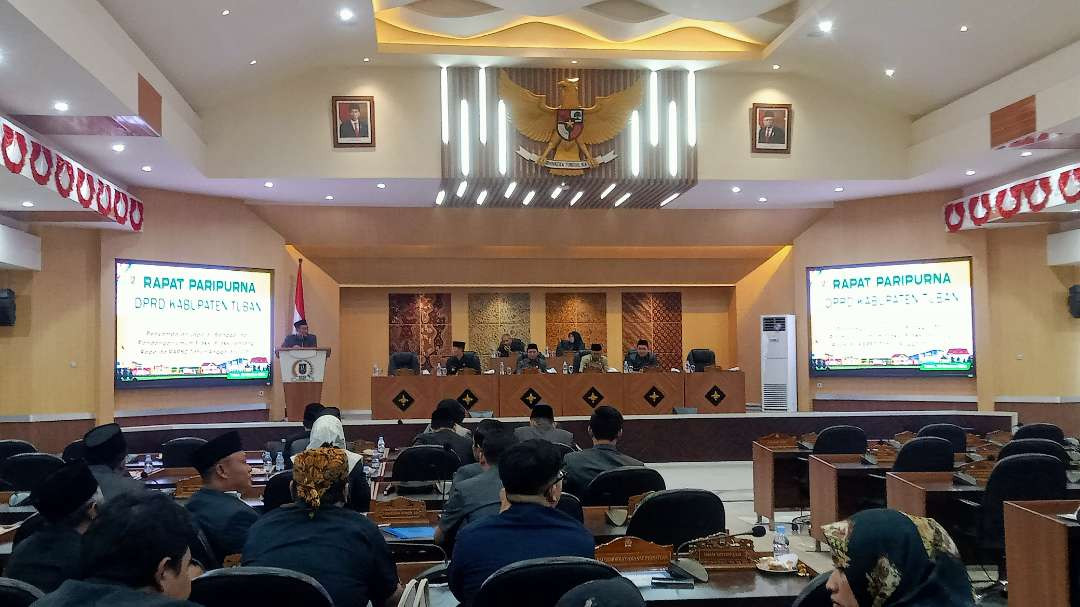 Rapat paripurna DPRD Kabupaten Tuban dengan agenda pandangan umum fraksi-fraksi. (Foto: Khoirul Huda/Ngopibareng.id)