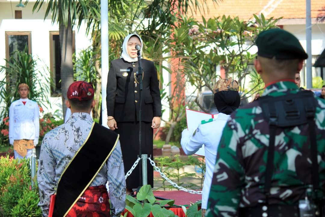 Pjs. Walikota Pasuruan Dr. Lilik Pudjiastuti, SH, MH (Bu Lilik). kegiatan bertempat di Depan Halaman BKD Kota Pasuruan. Senin 28 Oktober 2024 pagi. (Foto: Isimewa)