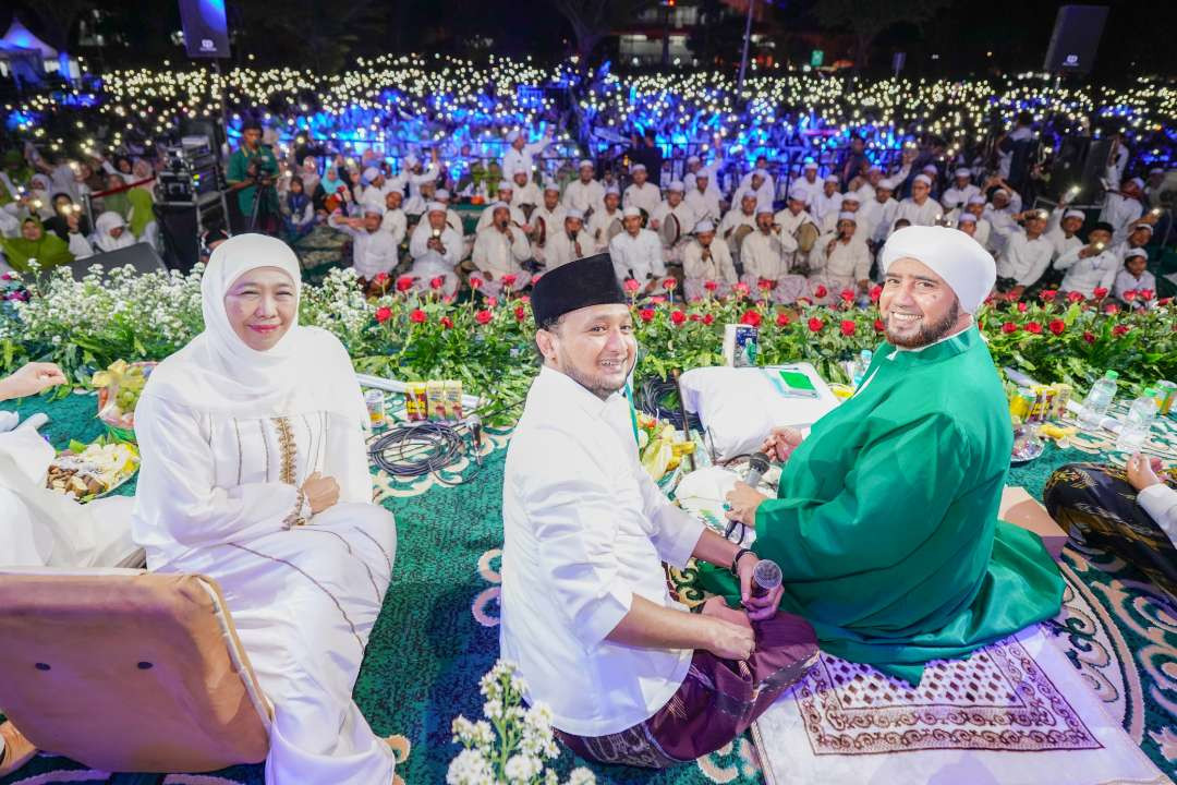 Shalawat Kebangsaan bersama Habib Syech bin Abdul Qadir Assegaf memperingati Hari Santri Nasional di Bangkalan, Minggu 27 Oktober 2024. (Foto: Istimewa)