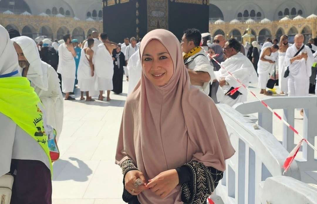 Seorang Muslimah saat menunaikan ibadah umrah di Masjidil Haram, Makkah. (Foto: dok/ngopibareng.id)