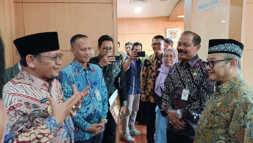 Penandatangaan MoU antara Pemkab Kudus dan Kemendikdasmen ini diselenggarakan di kantor Pusdatin Kementerian Pendidikan, Jakarta, pada Selasa. (Foto:aziz for ngopibareng.id)