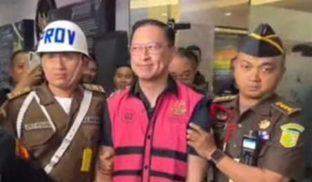 Mantan Menteri Perdagangan Thomas Trika ( foto: Kejagung)sih Lembong (TTL) atau Tom Lembong, ditahan oleh Kejaksaan Agung setelah ditetapkan menjadi tersangka kasus dugaan korupsi impor gula yang ditangani Kejaksaan Agung (Kejagung).