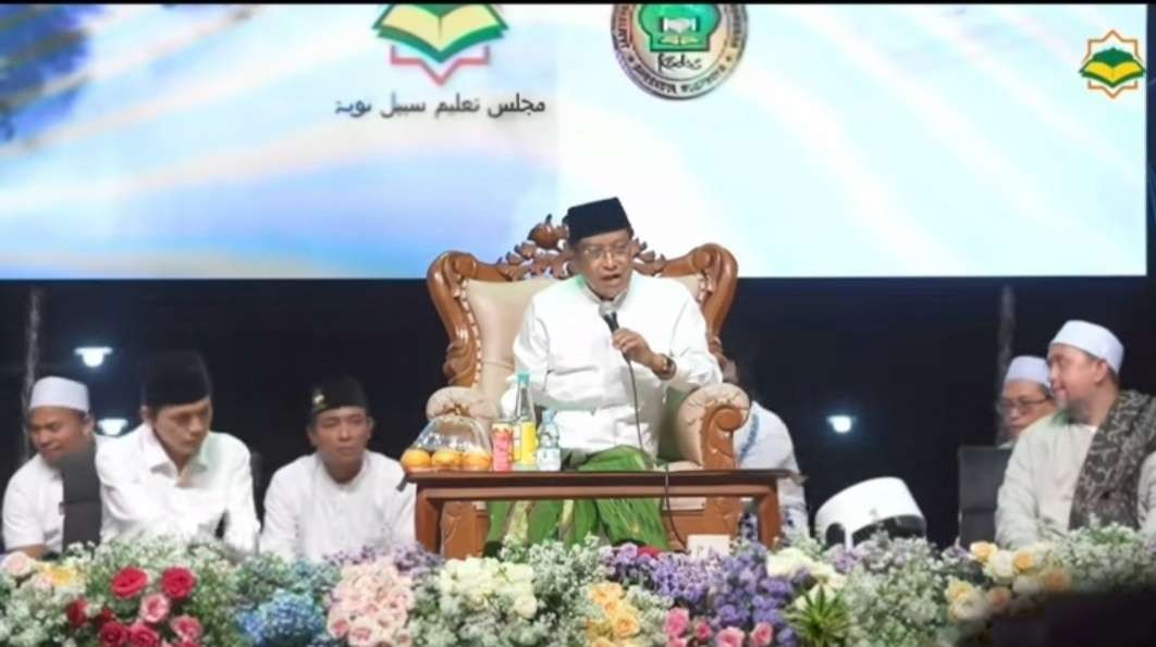 KH Said Aqiel Siroj, Pengasuh Pondok Pesantren Ats-Tsaqolain Jakarta, saat berdakwah di Blitar. (Foto:dok/ngopibareng.id)