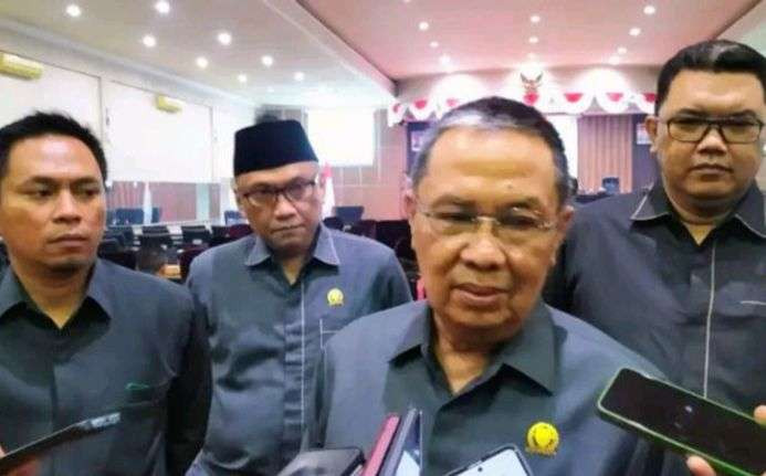 Empat pimpinan DPRD Bondowoso 2024-2029 menyatakan setelah terbentuk AKD langsung mengebut pembahasan R-APBD 2025.(Foto: Humas DPRD Bondowoso)