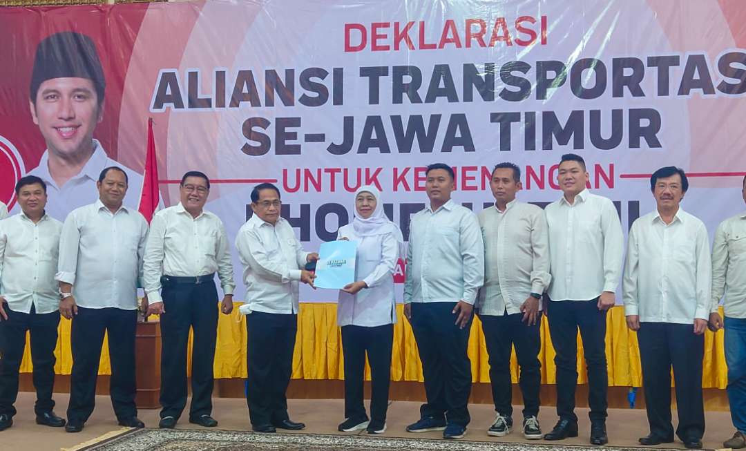 Deklarasi dukungan Aliansi Transportasi Jatim untuk cagub Khofifah. (Foto: Aini Arifin/Ngopibareng.id)