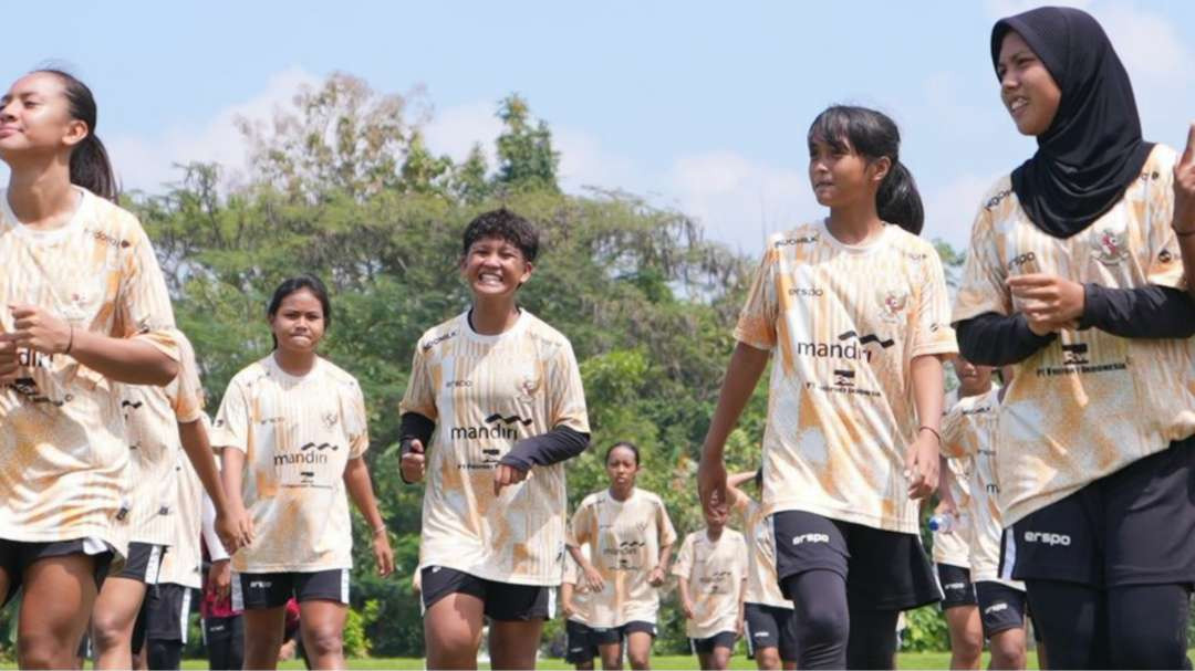 Gelandang Arema FC Women, Syafia Chorlienka bersama skuad Timnas Indonesia Wanita (Foto: Syafia Chorlienka)