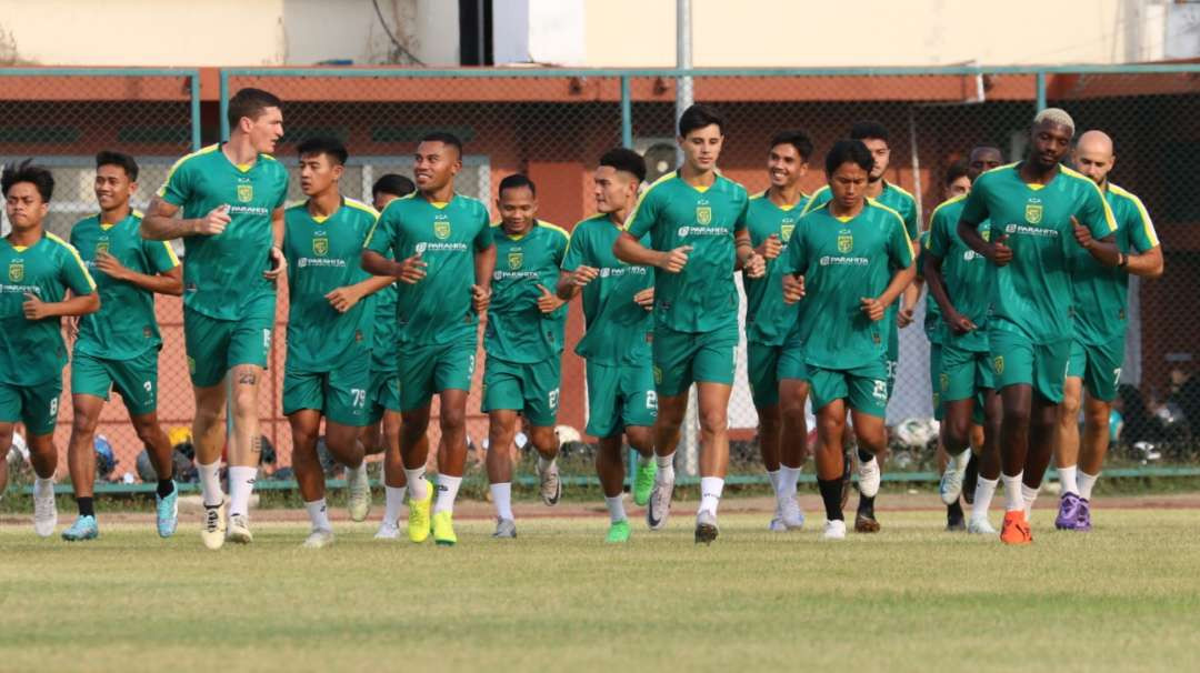 Pemain Persebaya saat menjalani latihan. (Foto: Fariz Yarbo/Ngopibareng.id)