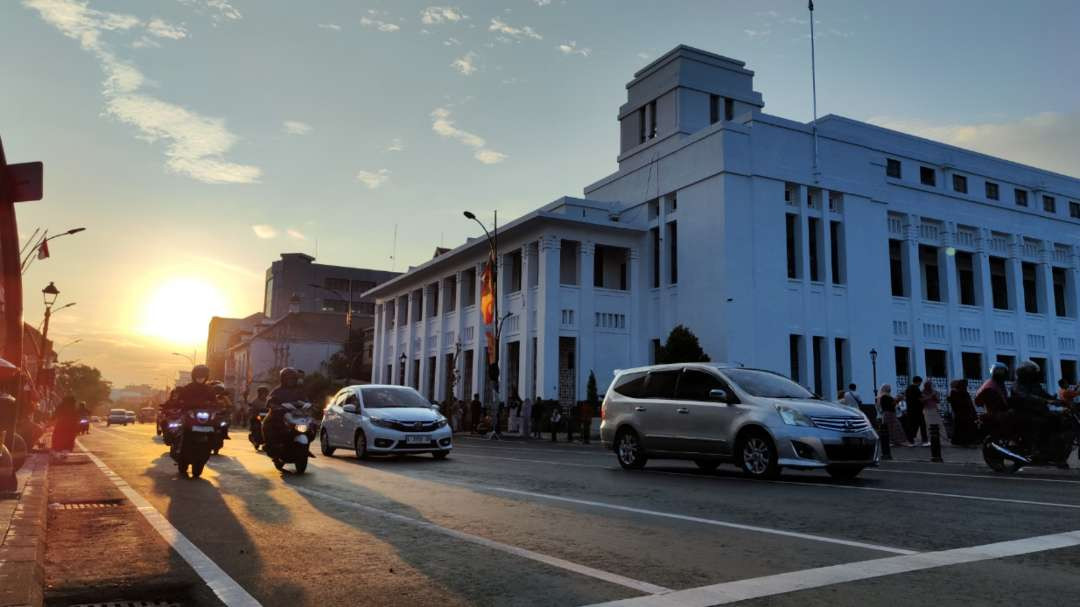 Cuaca panas dirasakan masyarakat Surabaya. (Foto: Fariz Yarbo/Ngopibareng.id)