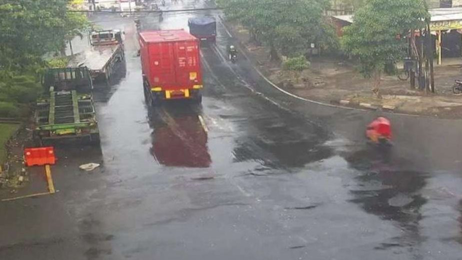 BMKG Tanjung Perak memprakirakan Surabaya berpotensi hujan ringan hari ini, dengan arah angin dari timur laut hingga tenggara. (Foto: Dishub Jatim)