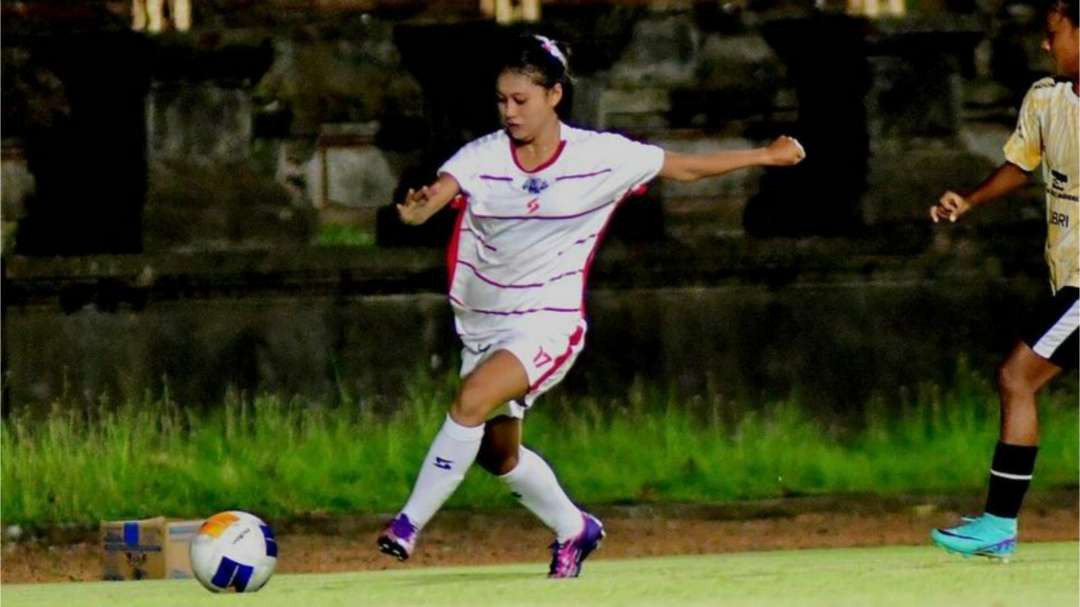 Manda Prima saat beraksi dengan seragam Arema FC Women. (Foto: Dok Pribadi Manda Prima)