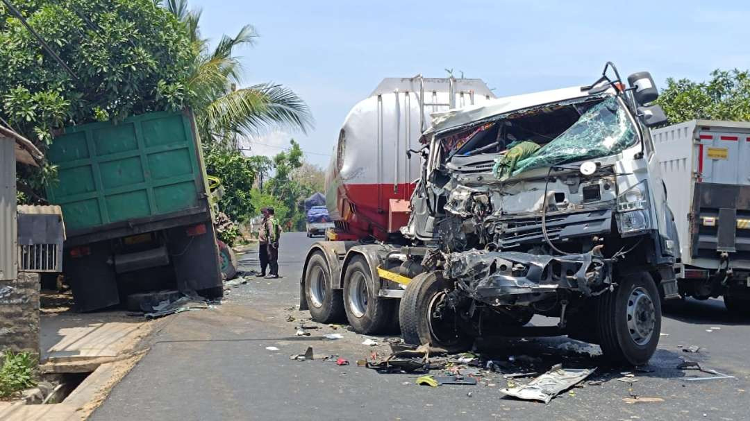 Kondisi truk usai mengalami kecelakaan di jalur Pantura Tuban (Foto: Dok. Polres Tuban)