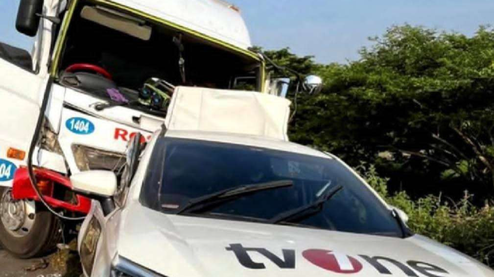 Kecelakaan mobil kru TV One di Tol Pemalang, Jawa Tengah, Kamis 31 Oktober 2024. (Foto: Instagram TV One)