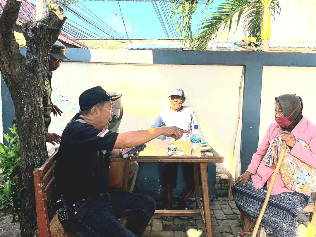 Penghasilan pengemis di Cepu tembus Rp6 jutaan per bulan. (Foto: Ahmad Sampurno/Ngopibareng.id)