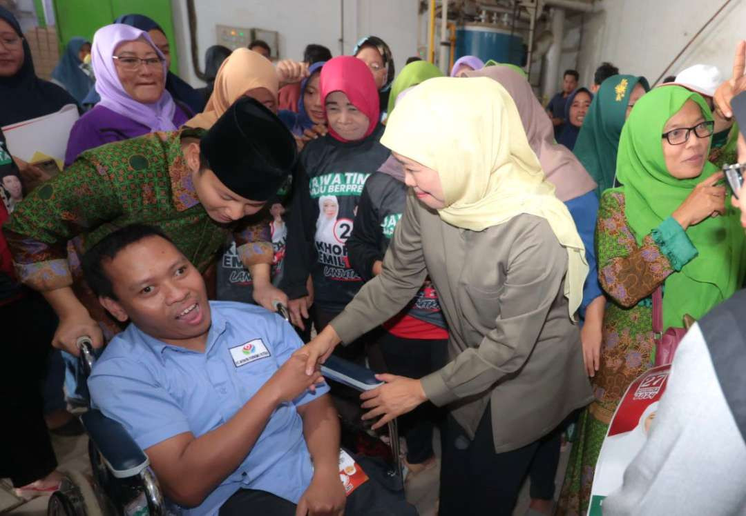 Calon Gubernur Jawa Timur Nomor 2 melanjutkan kampanye di Kabupaten Trenggalek dengan mengunjungi Pabrik Kecap di kawasan Ngetal. (Foto: Dok Khofifah IP)