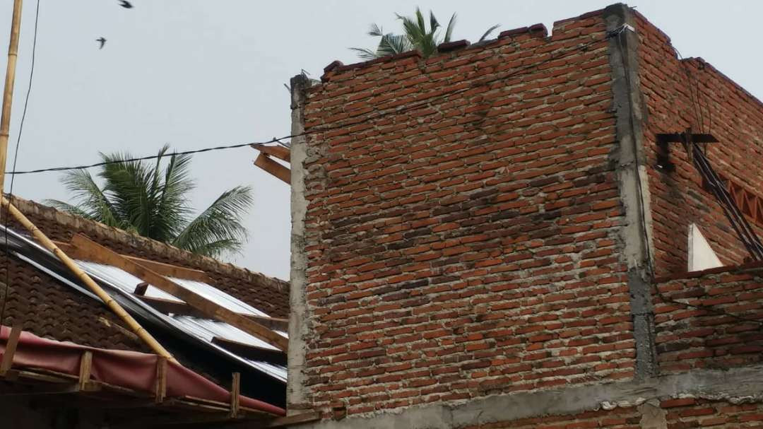 Salah satu rumah yang jadi korban angin ribut di Wagir (Foto: BPBD Kabupaten Malang)