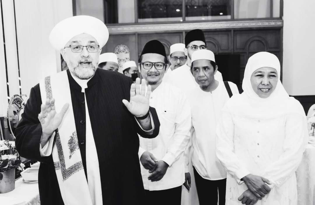 Syaikh Afeefuddin Al-Jilani dari Baghdad, Iraq, saat hadir pada acara Maulid Nani SAW dan Milad Masjid Al-Akbar Surabaya, Sabtu 2 November 2024.(foto:dok/ngopibarrng.id)