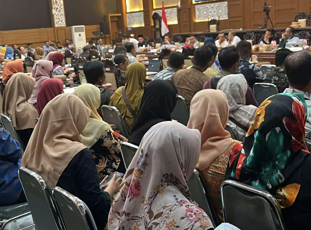 Suasana rapat Pansus PPPK DPRD Kota Probolinggo di gedung DPRD setempat. (Foto: Ikhsan Mahmudi/Ngopibareng.id)