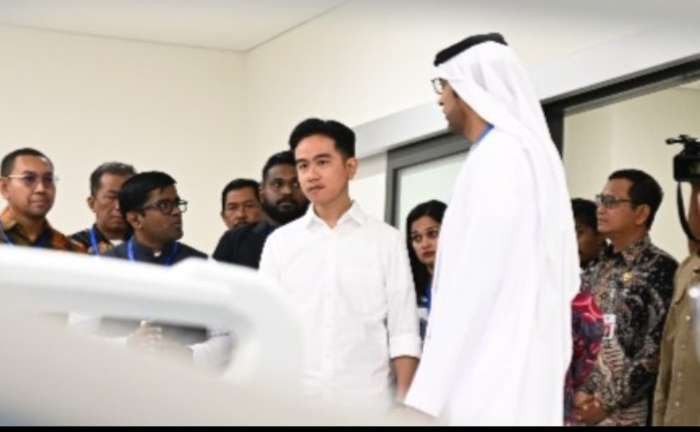 Wapres Gibran Rakabuming meninjau progres pembangunan Rumah Sakit Kardiologi Emirates Indonesia (Emirates Indonesia Cardiology Hospital/EICH) di kawasan Solo Technopark. (Foto: Setwapres)