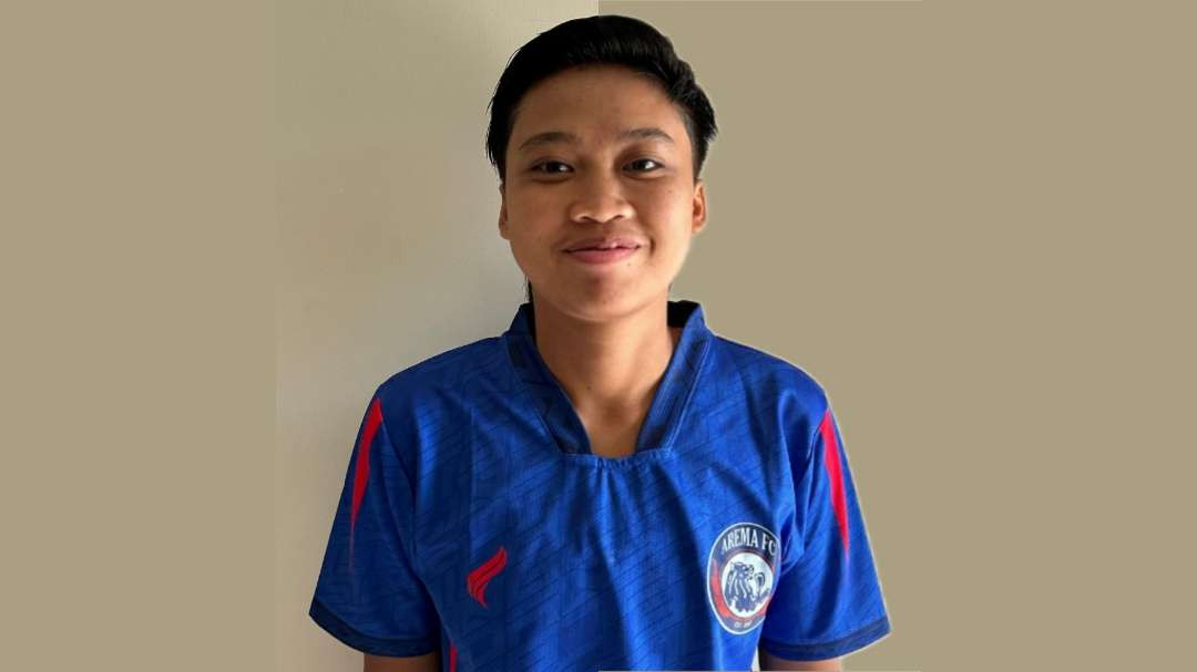 Armita Dwi Oktaviani dengan seragam home Arema FC Women (Foto: Nanang Habibi)