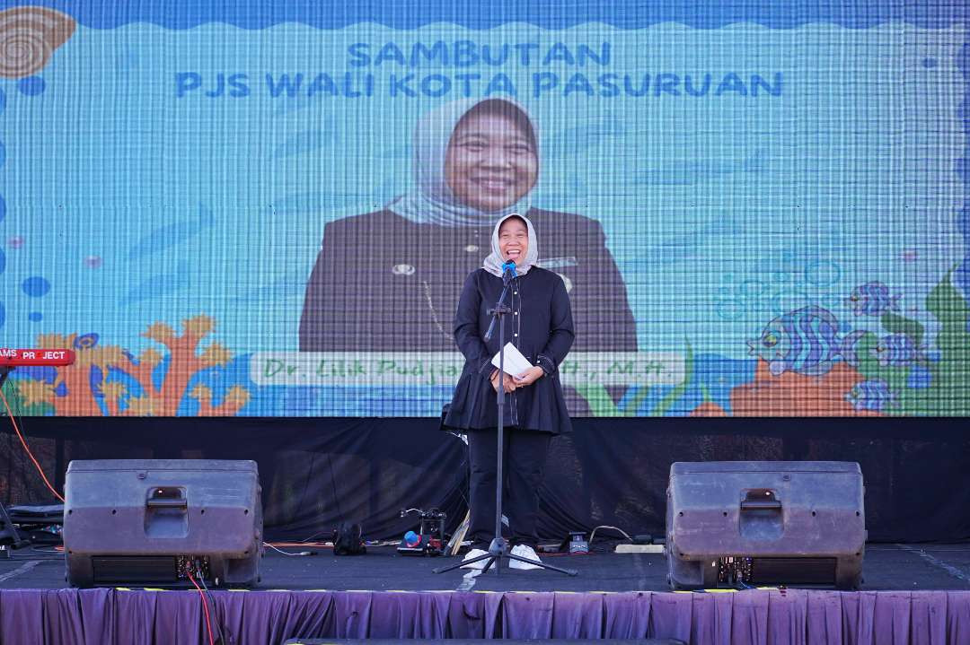 Sambutan Pejabat Sementara (Pjs.) Wali Kota Pasuruan Lilik Pudjiastuti acara peringatan Hari Ikan Nasional di GOR Kota Pasuruan, Minggu 3 November 2024. (Foto: Pemkot Pasuruan)