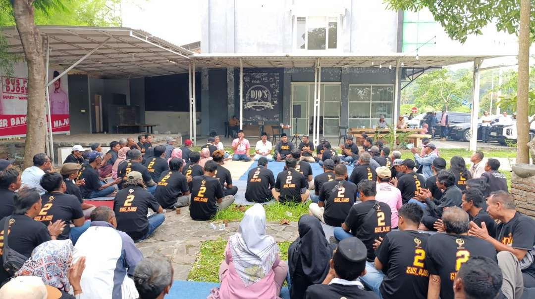 Komunitas Soduk Jember saat berdialog dengan Calon Wakil Bupati Jember nomor urut 02 Djoko Susanto (Foto: Dokumentasi Tim Pemenangan Paslon 02)