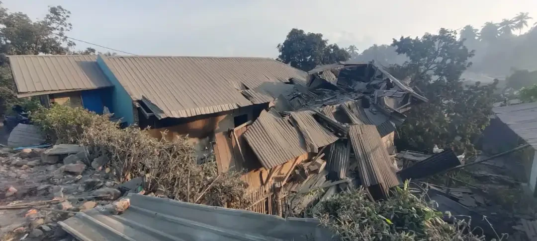 Gunung Api Lewotobi Laki-laki terletak di Kab\Kota Flores Timur, Nusa Tenggara Timur yang meletus pada Senin 4 November 2024. (Foto: dok. bnpb)