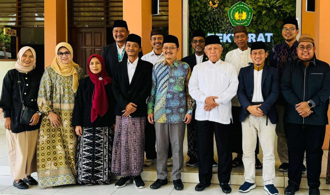 Ketua PWNU Jatim KH Kikin Abdul Hakim Mahfudz bersama Prof KH M. Afifuddin dari Universitas Islam Darul Ulum (Unisda) Lamongan. (Foto:dok/ngopibareng.id)