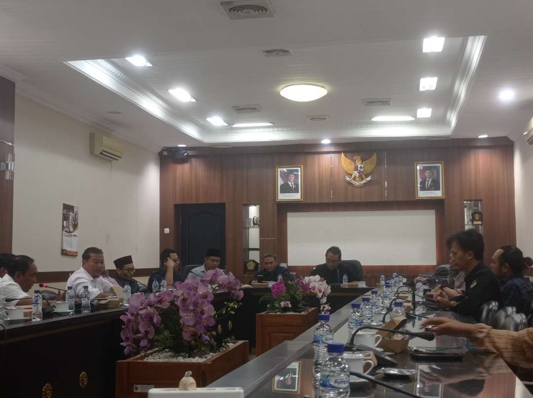 Rapat dengar pendapat Pansus Pilkada bersama KPU Jember (Foto: Rusdi/Ngopibareng.id)