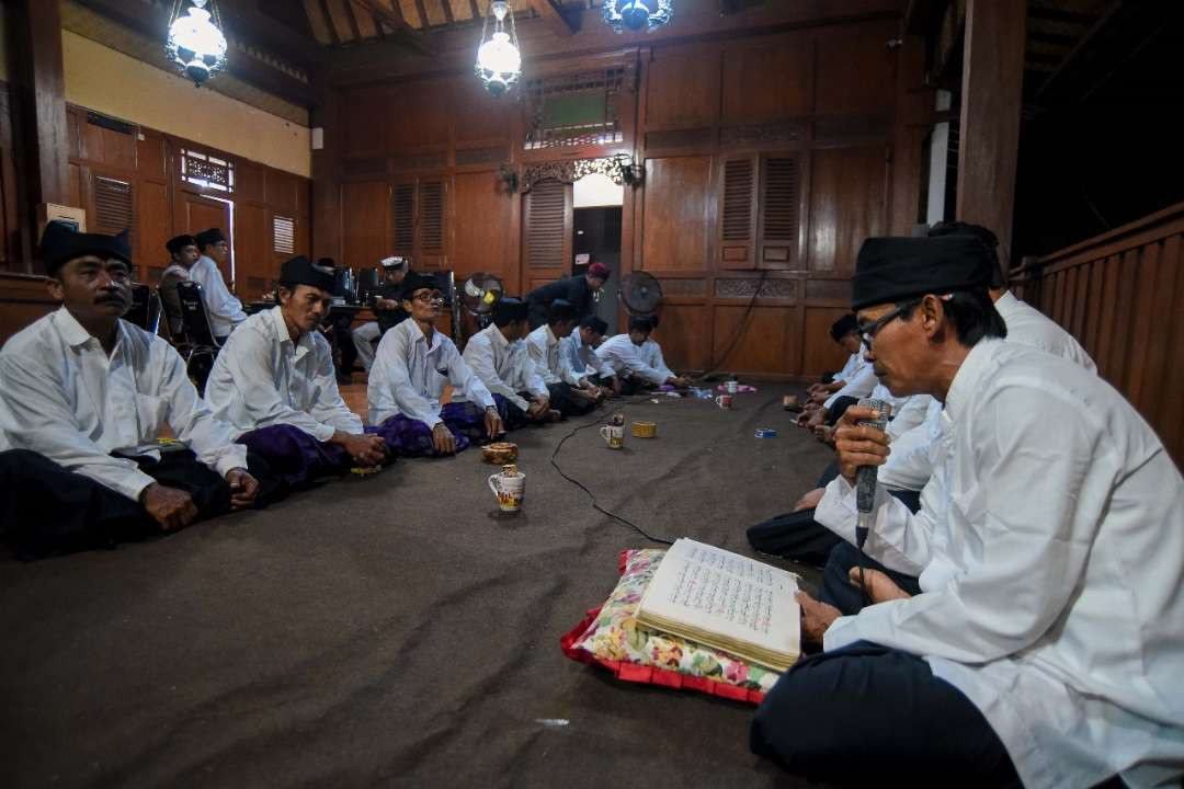 Pembacaan lontar Yusuf menjadi salah satu tradisi warga Desa Kemiren yang masih lestari (Foto : istimewa)