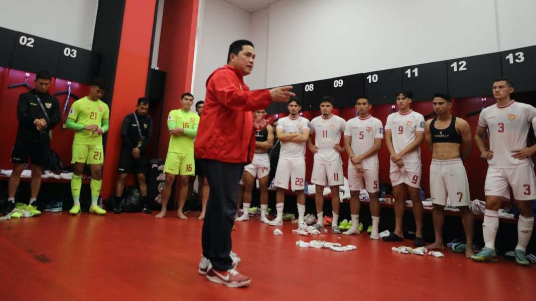 Ketum PSSI Erick Thohir saat berada di ruang ganti pemain. (Foto: PSSI)