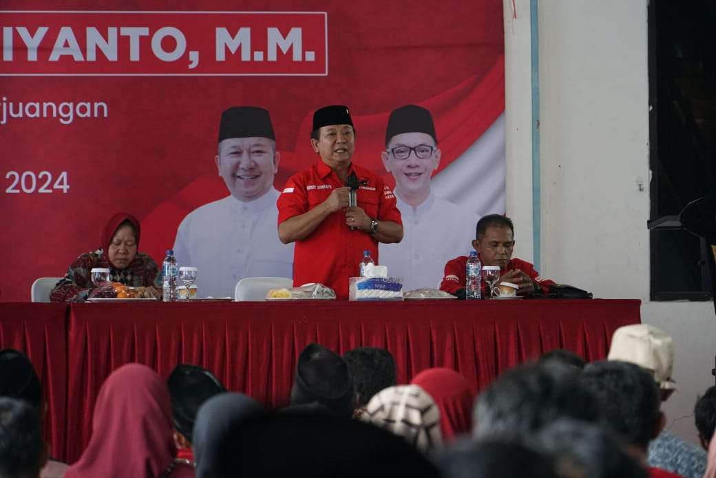 Hendy Siswanto dan Tri Rismaharini saat menyampaikan gagasannya di hadapan ribuan kader PDIP di Jember (Foto: Dokumentasi PDIP)