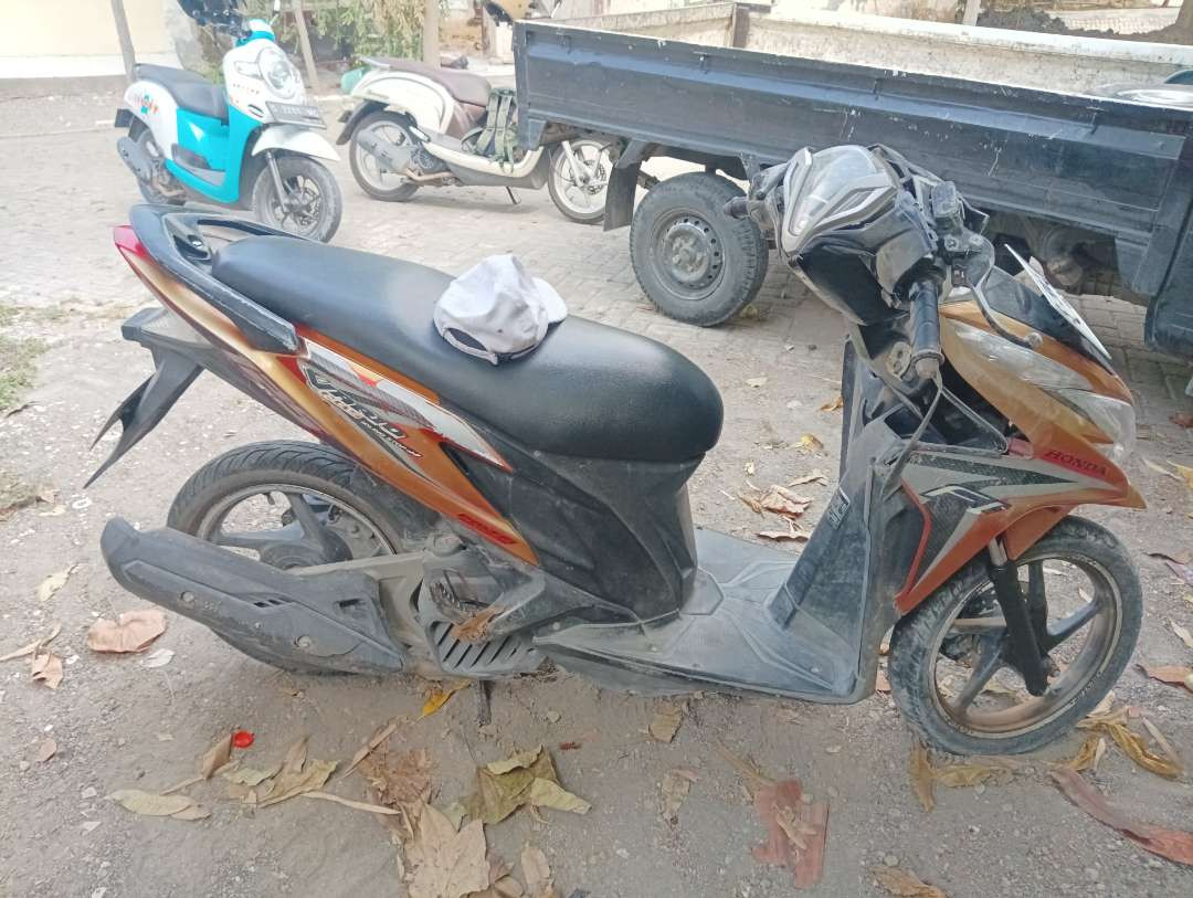 Motor diduga pelaku pencurian setelah menabrak pagar rumah warga. (Foto: Istimewa)k