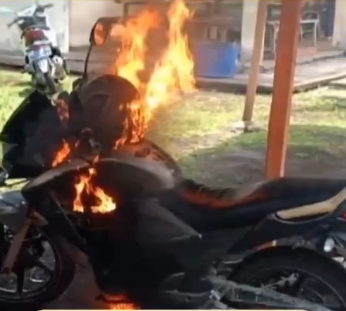 Motor milik kepala sekolah di SMAN 1 Kecamatan Rongsong Pesisir Kabupaten Kepulauan Meranti, Riau. Kasusnya berakhir damai. (Foto: tangkapan layar di X)