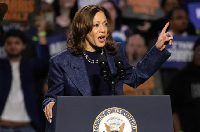 Kemenangan Donald Trump dalam Pilpres Amerika Serikat direspons dengan pidato dari Kamala Harris, meminta agar massanya tidak menyerah. (Foto: Alj)