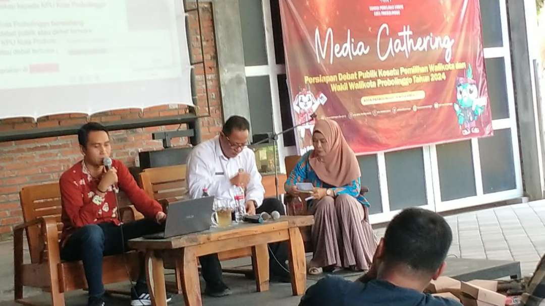 KPU dan Dinas Kominfo menggelar acara media gathering menjelang debat Paslon Pilkada 2024. (Foto: Ikhsan Mahmudi/Ngopibareng.id)