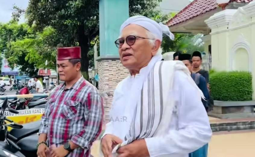 KH Ahmad Mustofa Bisri, Pemangku Pondok Pesantren Raudlatul Tholibin, Letih, Rembang Jawa Tengah. (Foto:fok/ngopibareng.id)