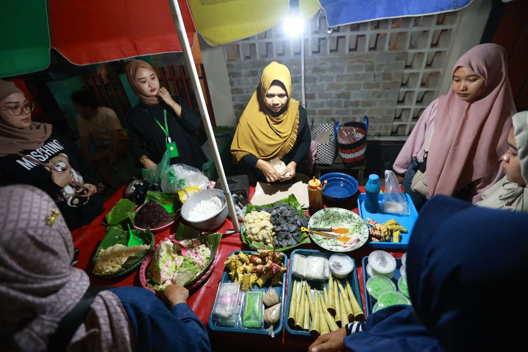 Salah satu stand yang menjual aneka makanan tradisional (Fto : Humas Pemkab Banyuwangi)