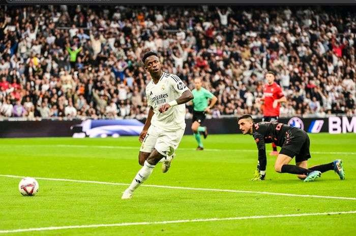 Vinicius jr mencetak hat-trick kala Madrid hancurkan Osasuna 4-0. (Foto: AP)