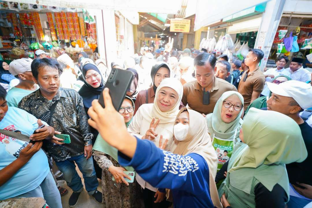 Warga Probolinggo sangat antusias menyambut kedatangan Cagub Jatim nomor urut 2, Khofifah Indar Parawansa. (Foto: Istimewa)