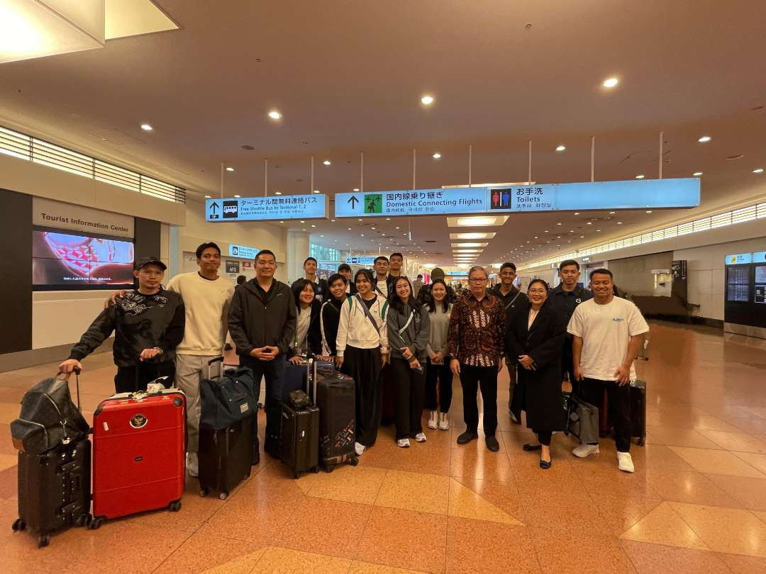 Tim Bulutangkis Indonesia tiba di Haneda, Tokyo untuk mengikuti Kumamoto Master Japan 2024 di Bandara Haneda, Minggu 10 November 2024. (Foto: Dok Tokyo)