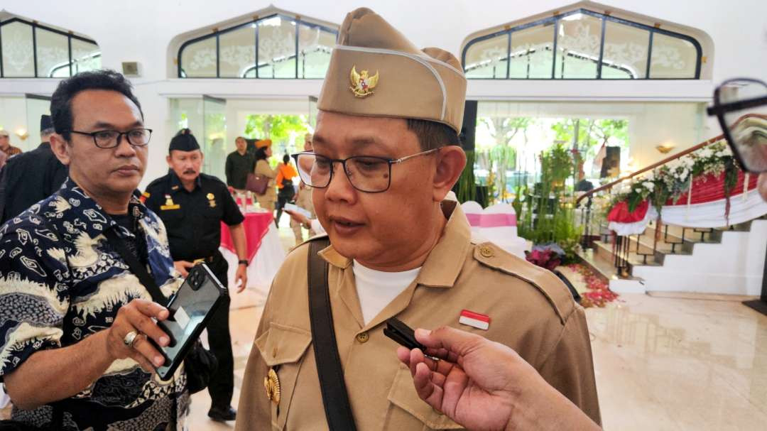 Pj Gubernur Jatim, Adhy Karyono saat peringatan Hari Pahlawan, Minggu 10 November 2024. (Foto: Fariz Yarbo/Ngopibareng.id)