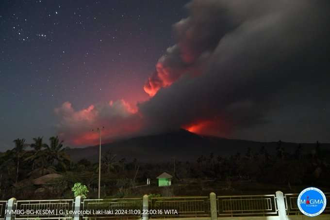 Terjadi erupsi Gunung Lewotobi Laki-laki, Sabtu 9 November 2024 pukul 22:00 Wita. (Foto: X PVMBG)