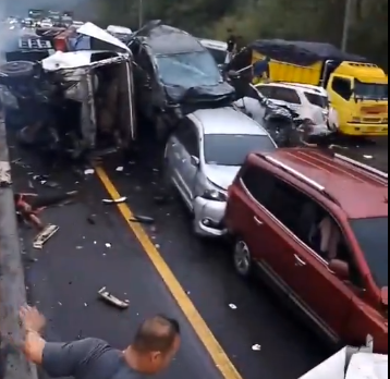 Tabrakan beruntun di Tol Cipularang Km 92 bertambah menjadi 23 orang dan satu orang meninggal dunia pada Senin 11 November 2024.(Foto: tangkapan layar X)