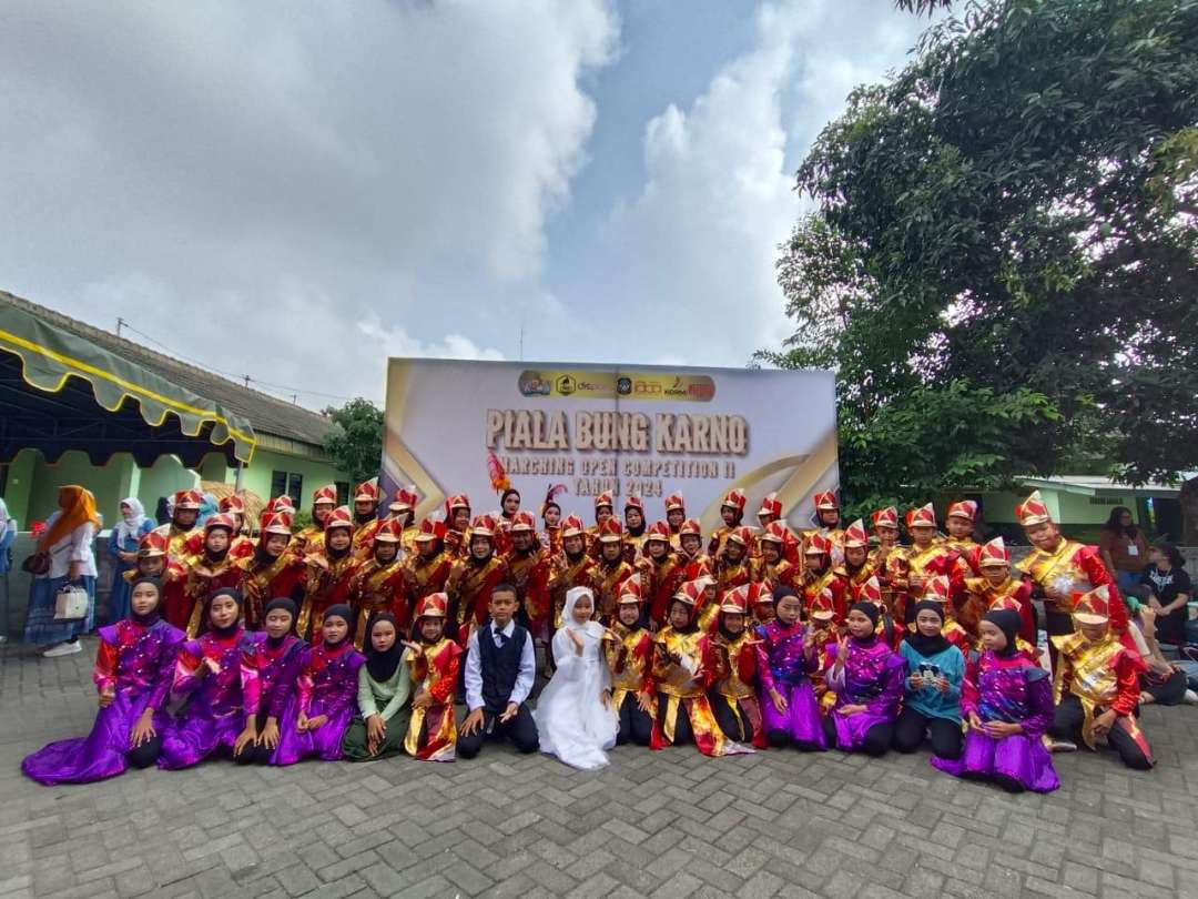 Marching band Madrasah Ibtidaiah Miftahul Huda (MI Mida) Desa Gogodeso Kecamatan Kanigoro, Blitar berhasil meraih juara umum piala Bung Karno. (Foto: Choirul Anam/Ngopibareng.id)