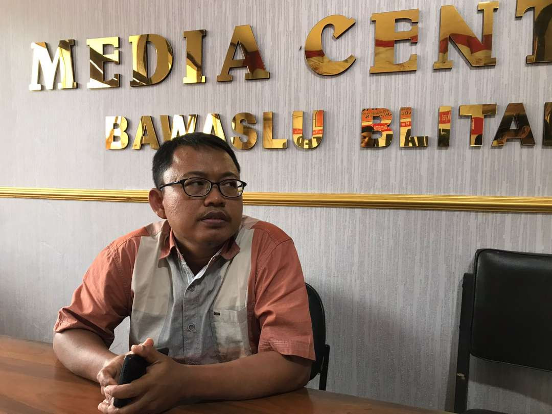 Koordinator Penanganan pelanggaran dan data Informasi Bawaslu Kabupaten Blitar, Masrukin. (Foto: Choirul Anam/Ngopibareng.id)