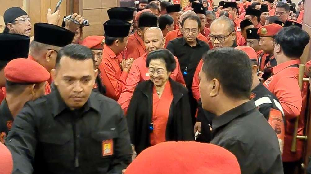 Ketua Umum PDI Perjuangan, Megawati Soekarnoputri usai konsolidasi dengan kader PDI Perjuangan se-Jatim di Surabaya, Selasa 12 November 2024. (Foto: Fariz Yarbo/Ngopibareng.id)