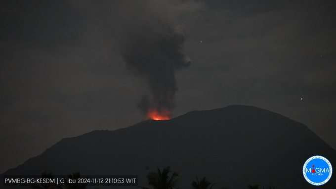 Erupsi Gunung Lewotobi Laki-laki, rute penerbangan terdampak. (Foto: X PVMBG)