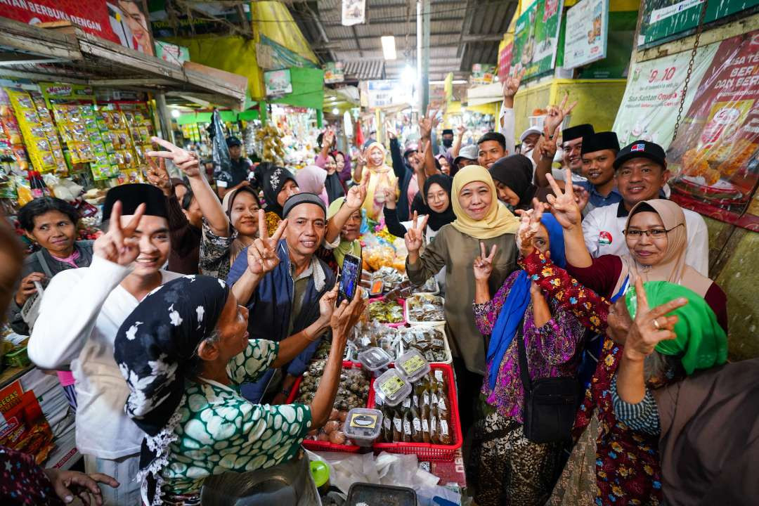 Pasar Baru Kota Lumajang menjadi titik pasar ke 34 yang disambangi Khofifah selama masa kampanye Pilgub Jatim 2024. (Foto: Dok Khofifah IP)