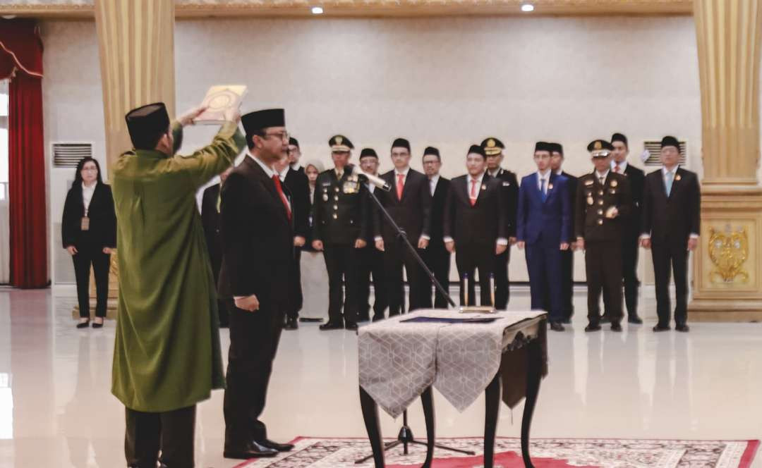 Prosesi sumpah jabatan PJ Sekda Jember Arief Tjahyono (Foto: Dokumentasi Diskominfo Jember)