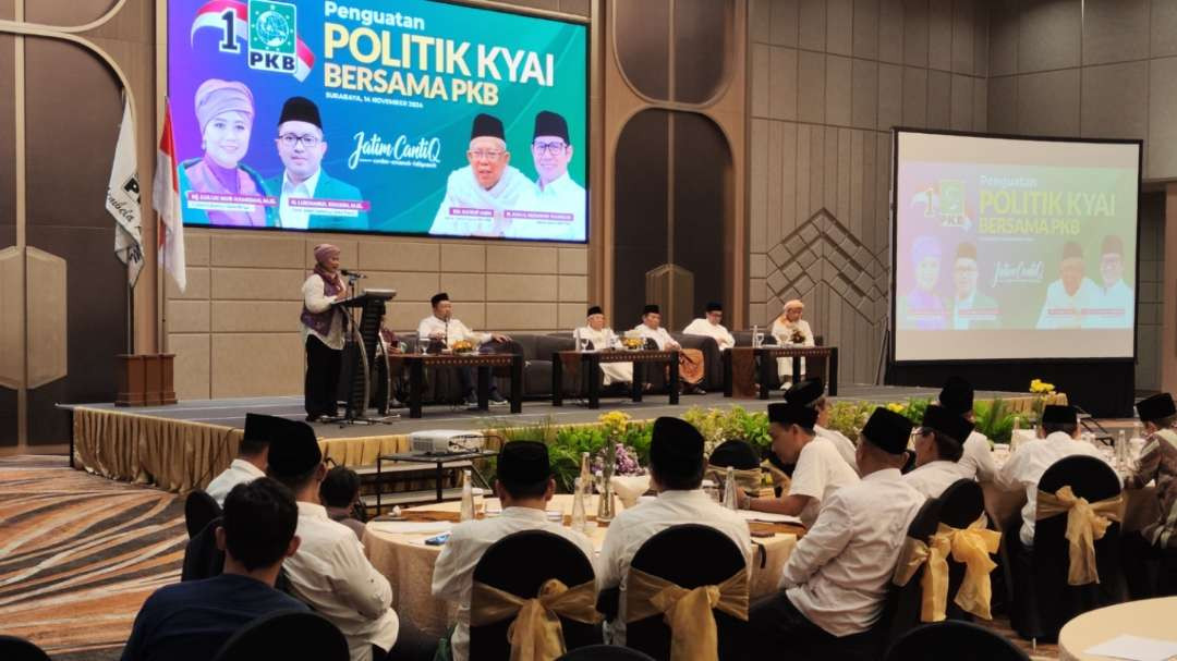 Cagub Jatim, Luluk Nur Hamidah dalam pertemuan dewan syuro PKB di Surabaya, Kamis 14 November 2024. (Foto: Fariz Yarbo/Ngopibareng.id)